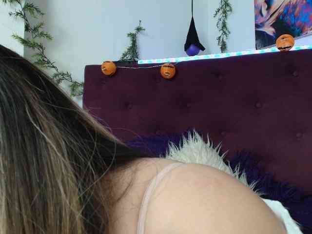 LinaBrowm webcam