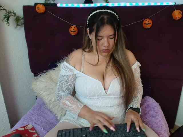 LinaBrowm webcam