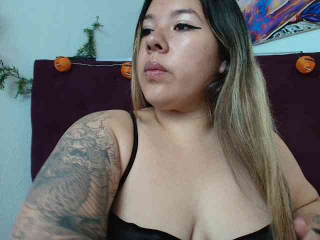 LinaBrowm webcam