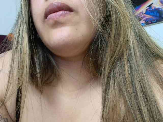 LinaBrowm webcam