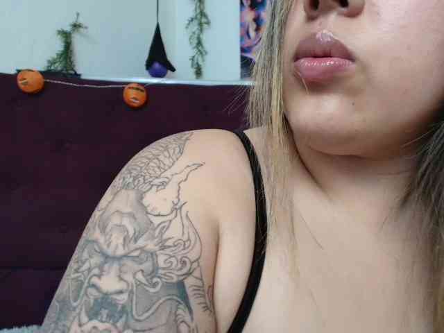 LinaBrowm webcam