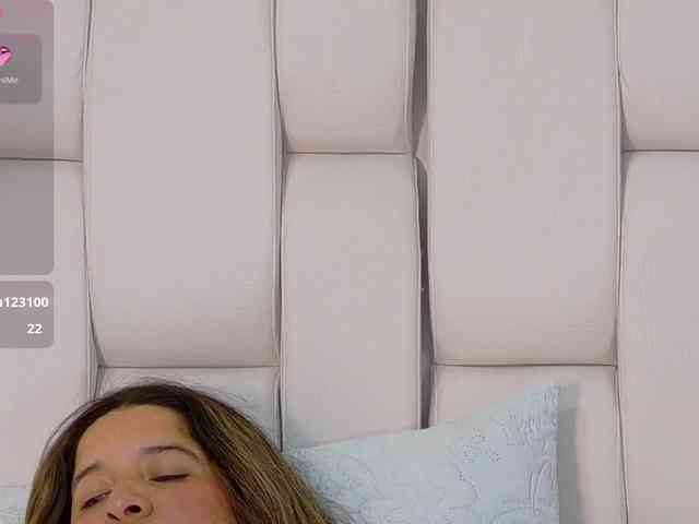 MEGANARIANAA webcam
