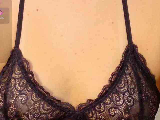 MEGANARIANAA webcam