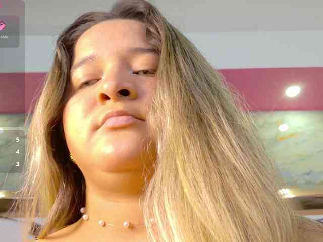 MEGANARIANAA webcam
