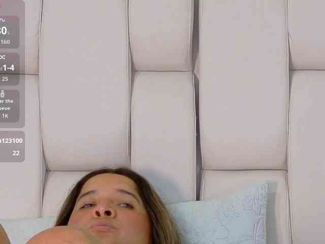 MEGANARIANAA webcam