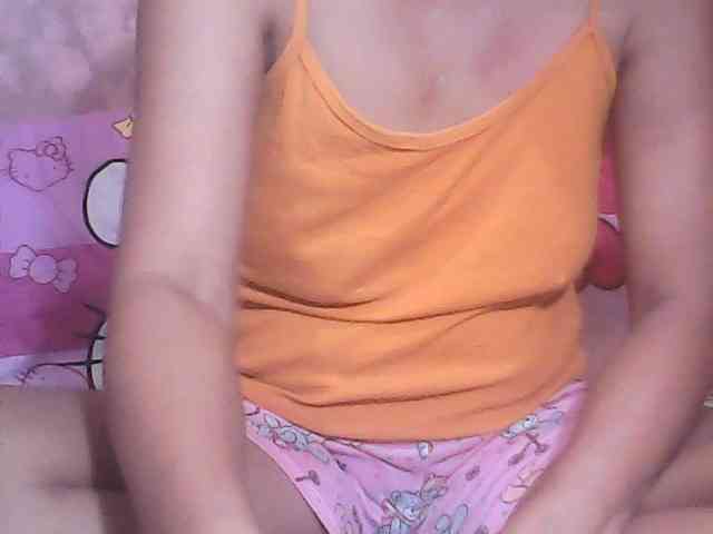 Yummyasian22 webcam
