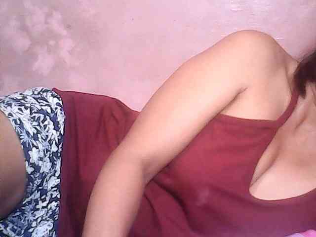 Yummyasian22 webcam