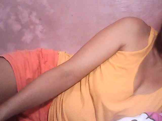 Yummyasian22 webcam