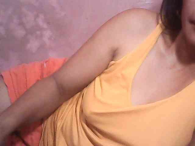 Yummyasian22 webcam