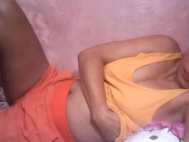 Yummyasian22 webcam