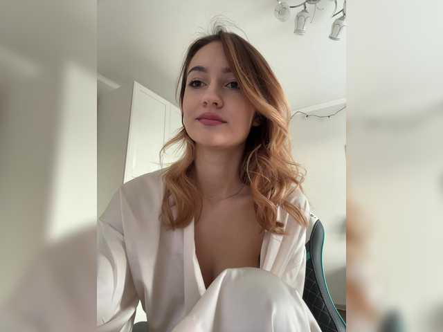 Entra en el chat con el modelo -Lana-Chester- -Lana-Chester-