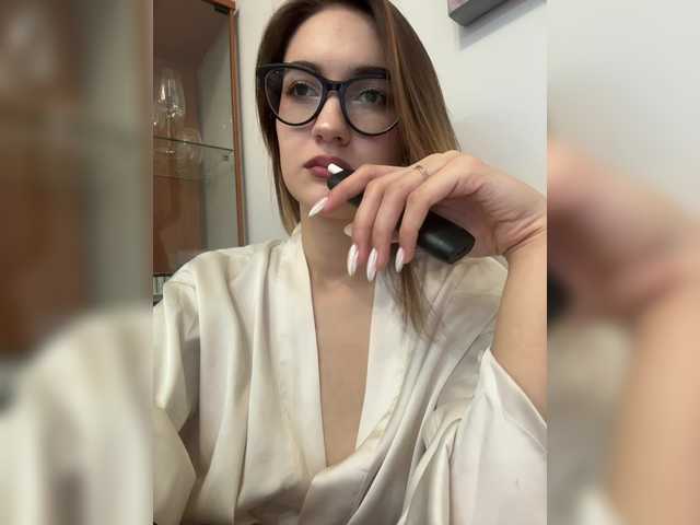 Entra en el chat con el modelo -Lana-Chester- -Lana-Chester-