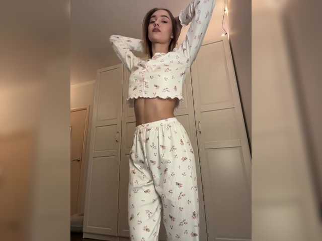 Entra en el chat con el modelo -Lana-Chester- -Lana-Chester-