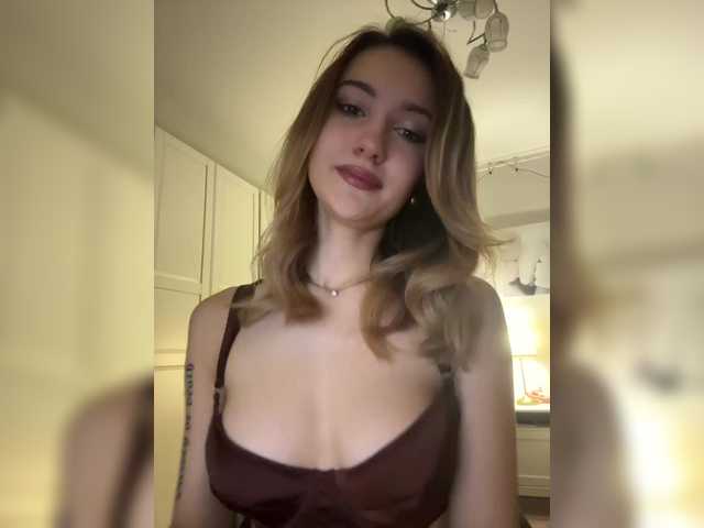 Entra en el chat con el modelo -Lana-Chester- -Lana-Chester-