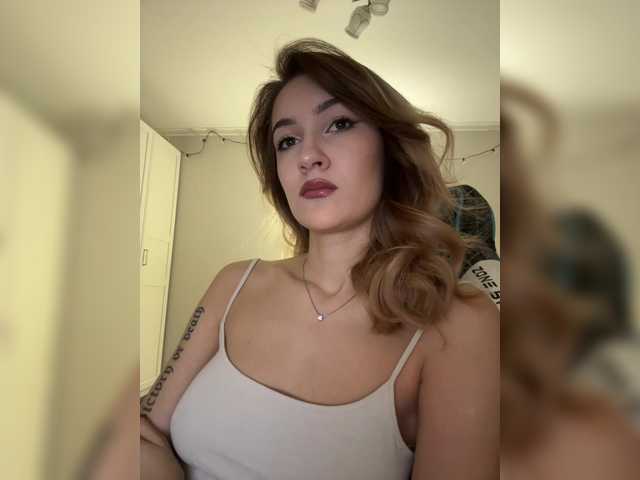 Entra en el chat con el modelo -Lana-Chester- -Lana-Chester-
