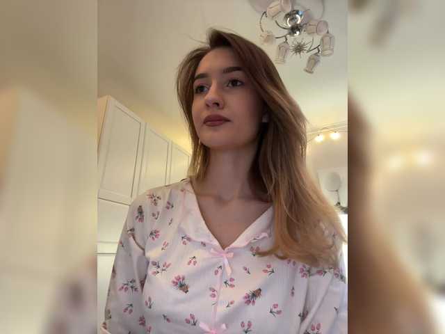 Entra en el chat con el modelo -Lana-Chester- -Lana-Chester-