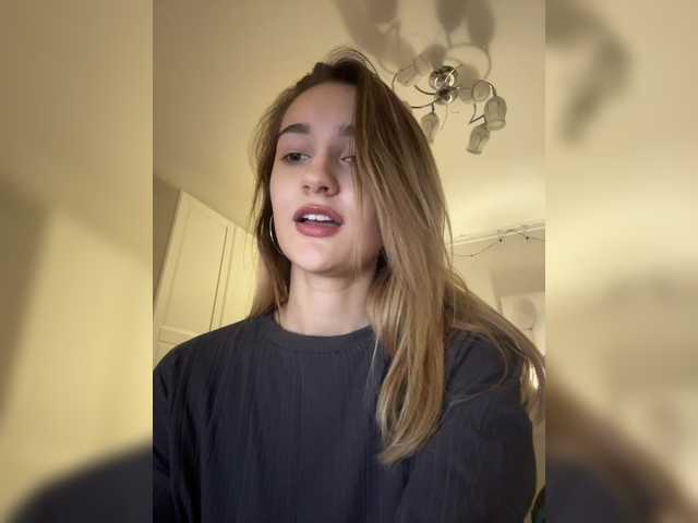 Entra en el chat con el modelo -Lana-Chester- -Lana-Chester-