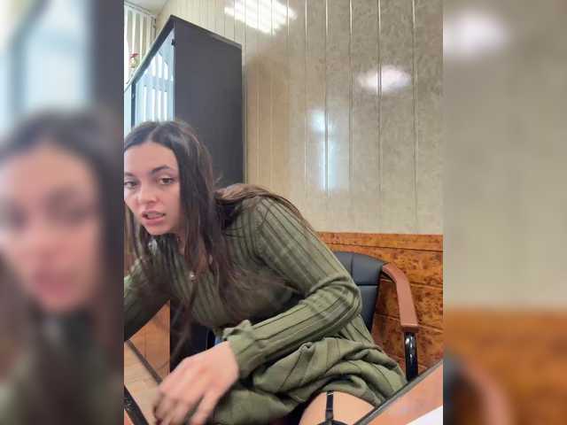 Accedi alla chat con il nickname LustySass LustySass