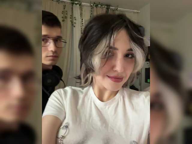 Accedi alla chat con il nickname Honey_buns Honey_buns