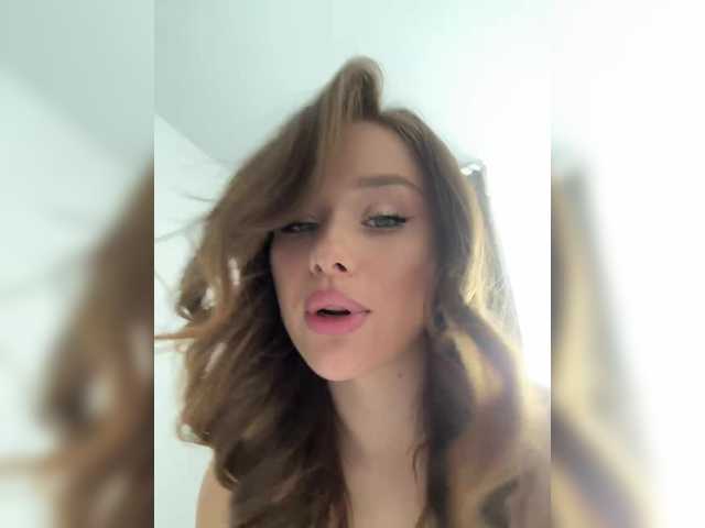 Entra en el chat con el modelo Tati16 Tati16