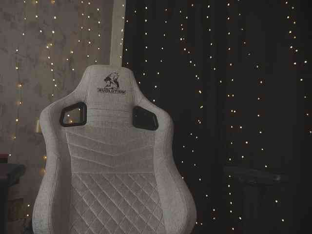 cutesoneckaaa webcam