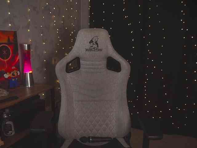 cutesoneckaaa webcam