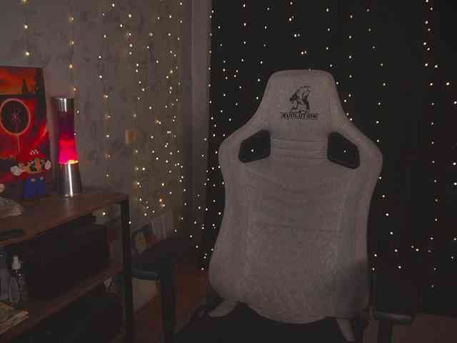cutesoneckaaa webcam