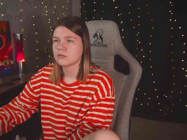 cutesoneckaaa webcam
