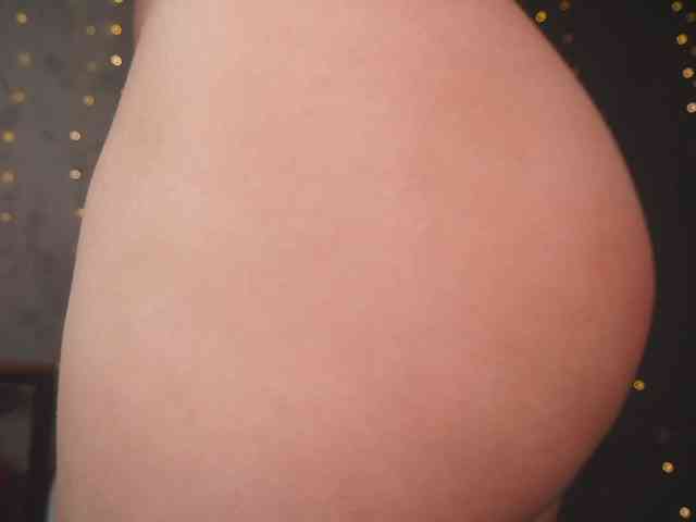 cutesoneckaaa webcam