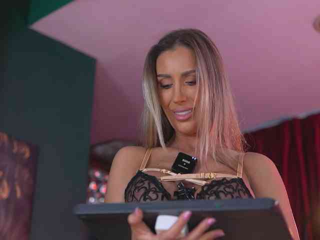 EvelynEvyy webcam