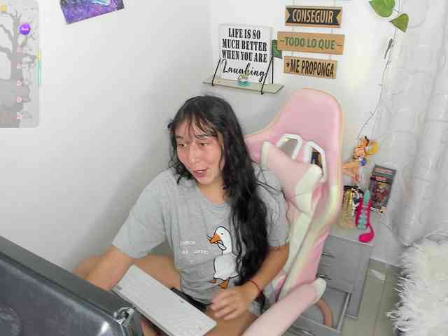 lizzykawai webcam