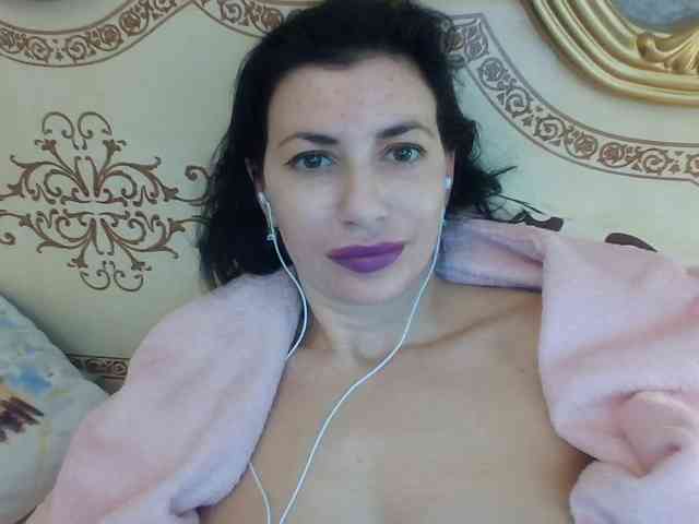 Rosalinda37 webcam