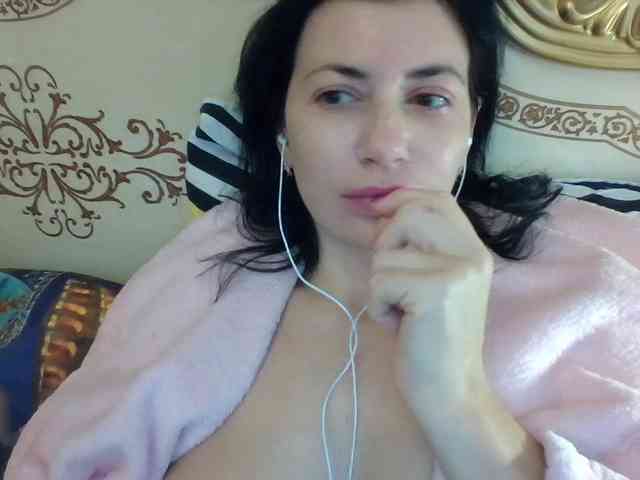 Rosalinda37 webcam