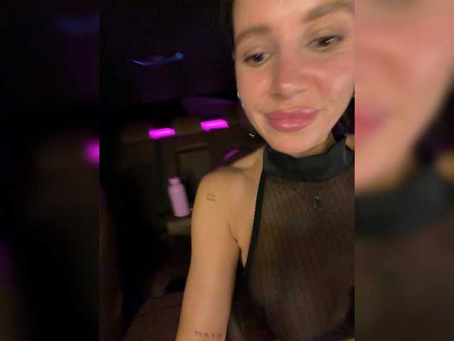 Entrez le videochat erotique avec le
modèle -CandyViki- -CandyViki-