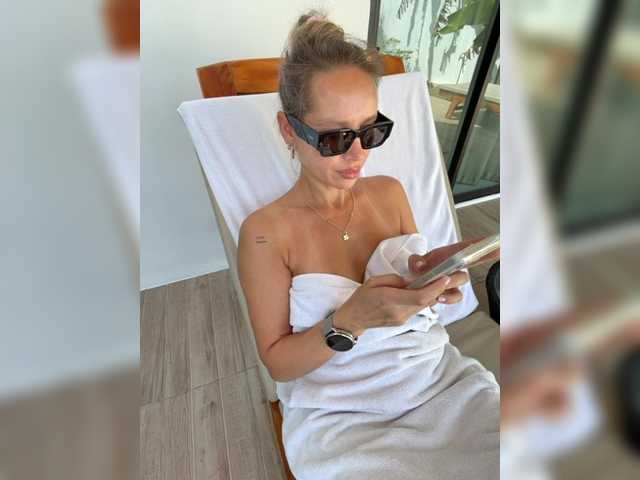 Entrez le videochat erotique avec le
modèle -CandyViki- -CandyViki-