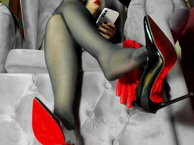 Entrez le videochat erotique avec le
modèle LadyLeather LadyLeather