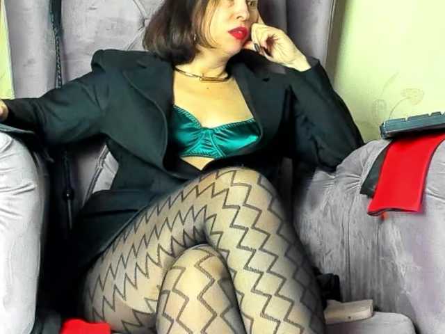 Accedi alla chat con il nickname LadyLeather LadyLeather