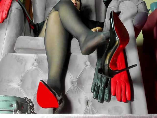 Accedi alla chat con il nickname LadyLeather LadyLeather