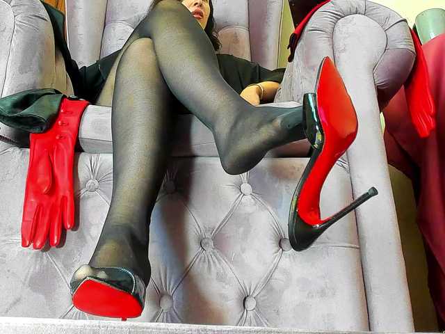 Accedi alla chat con il nickname LadyLeather LadyLeather