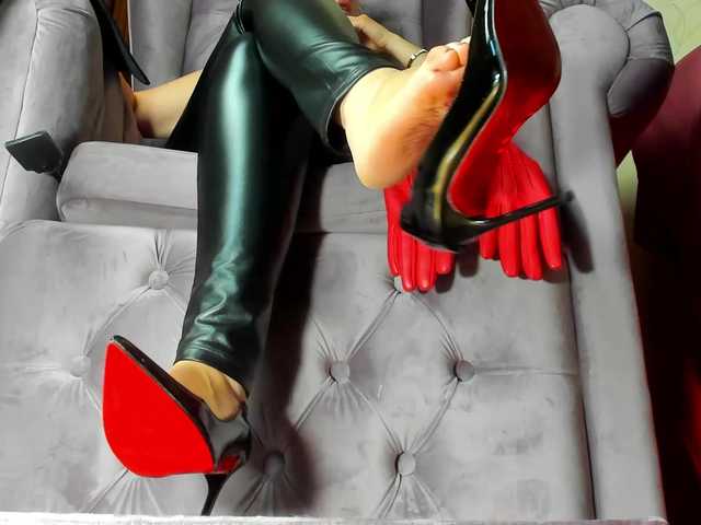 Entra en el chat con el modelo LadyLeather LadyLeather