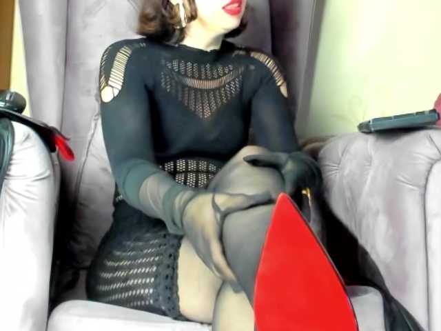 Accedi alla chat con il nickname LadyLeather LadyLeather