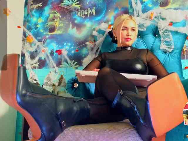 Mistress-Gwen webcam