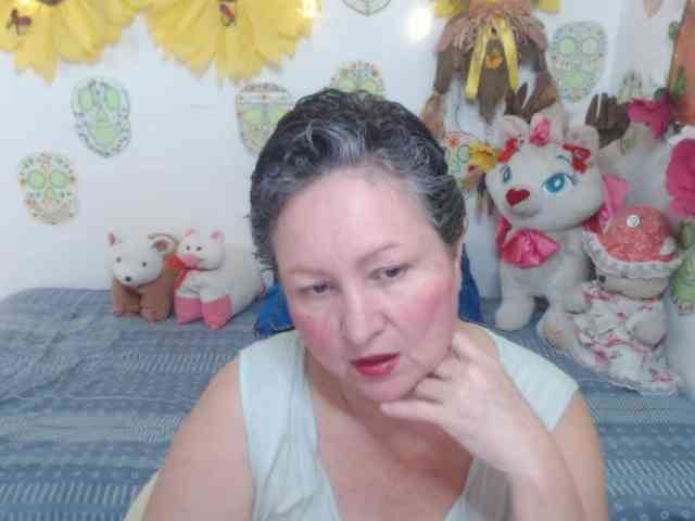 LADYQUEEN520 webcam