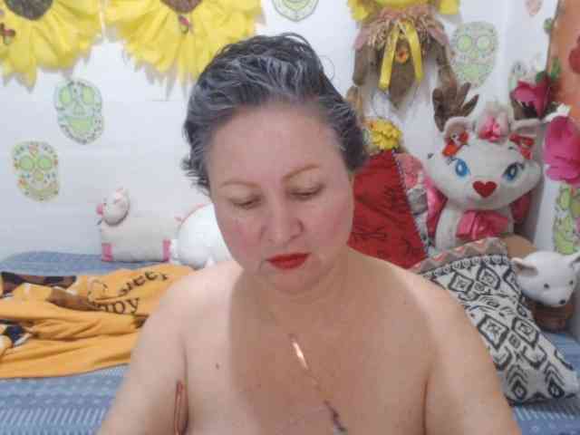 LADYQUEEN520 webcam