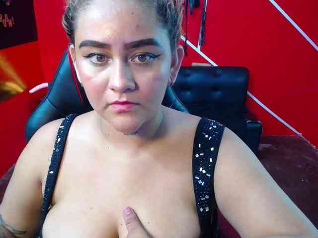 LOLYTABIGBOOBS webcam