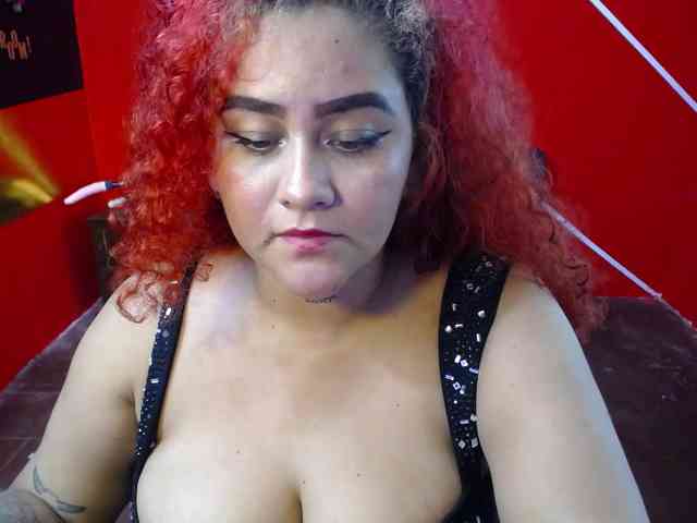 LOLYTABIGBOOBS webcam