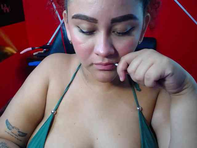 LOLYTABIGBOOBS webcam
