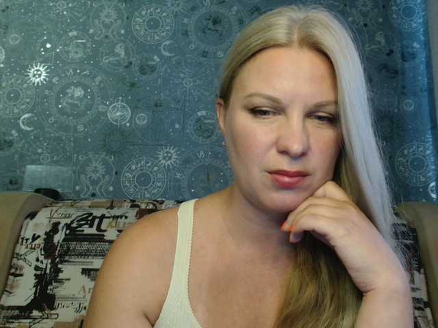 BlondeFox webcam