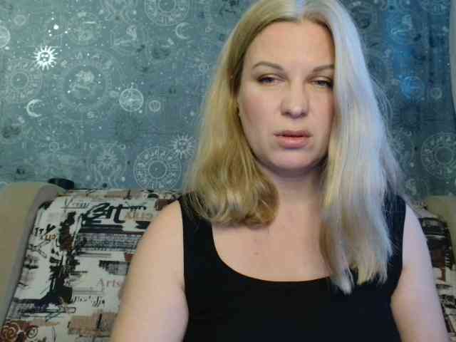 BlondeFox webcam