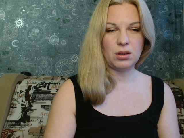 BlondeFox webcam